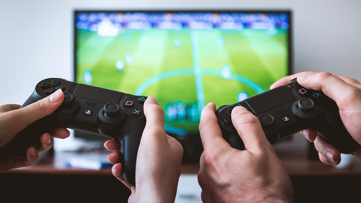 Two Thirds Of Video Gamers Prefer To Play Alone